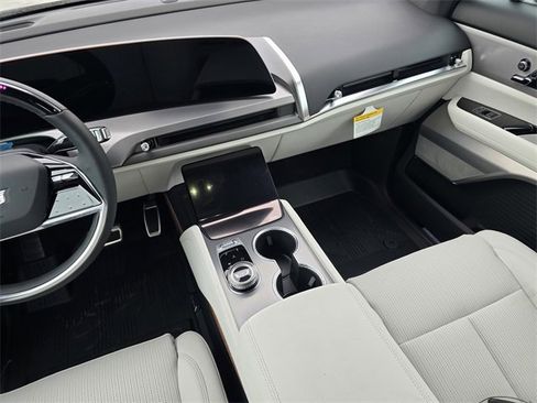 New 2026 Cadillac Vistiq Sport w/ LPO, Floor Liner Package image 18