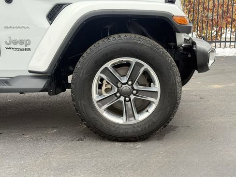 Used 2022 Jeep Wrangler Unlimited Sahara w/ LED Lighting Group image 10