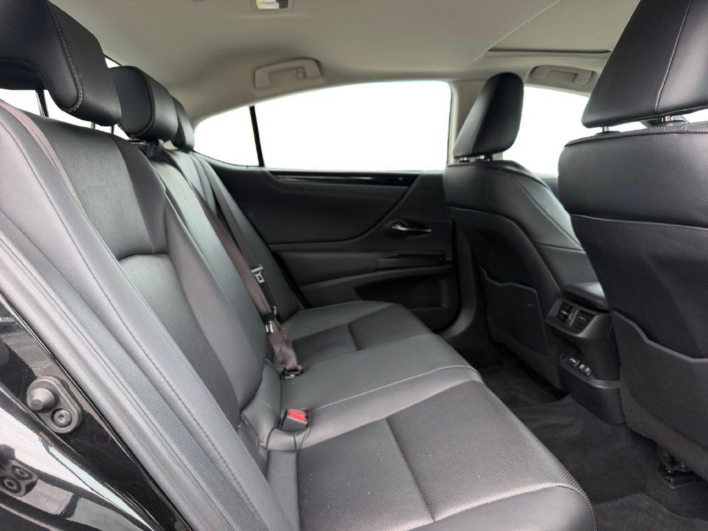 Used 2020 Lexus ES 350 w/ Premium Package FWD image 31
