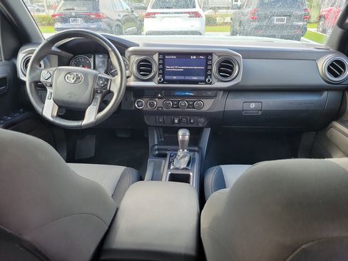 Used 2022 Toyota Tacoma TRD Off-Road AWD/4WD image 16
