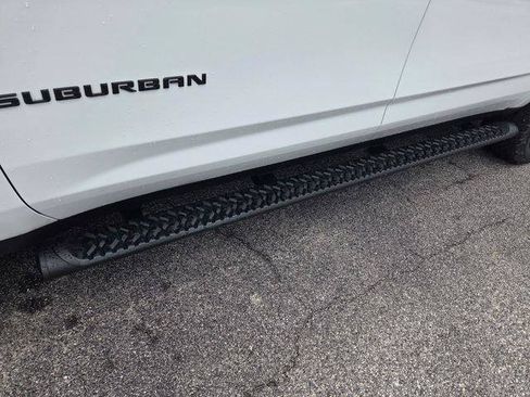 Certified 2022 Chevrolet Suburban Z71 w/ Off-Road Capability Package AWD/4WD image 10