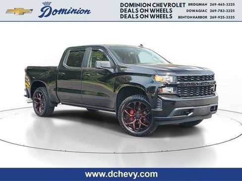 Used 2019 Chevrolet Silverado 1500 Custom w/ Custom Value Package AWD/4WD image 1