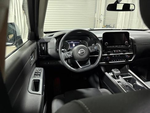 Used 2024 Nissan Pathfinder SV FWD image 19