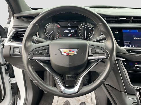 Used 2023 Cadillac XT6 Luxury image 11