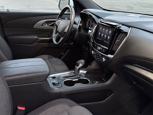 Used 2022 Chevrolet Traverse LT w/ Midnight/Sport Edition image 14