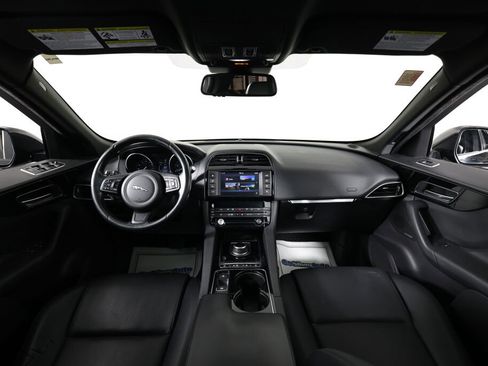 Used 2017 Jaguar F-PACE Premium image 29