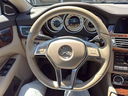 Used 2012 Mercedes-Benz CLS 550 4MATIC image 8