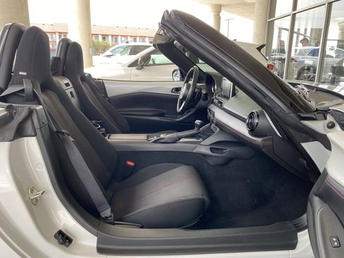 Used 2017 MAZDA MX-5 Miata Club image 30