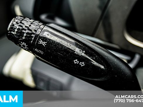 Used 2025 Hyundai Elantra SE image 32