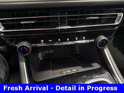 Used 2024 Chevrolet Traverse LT image 11