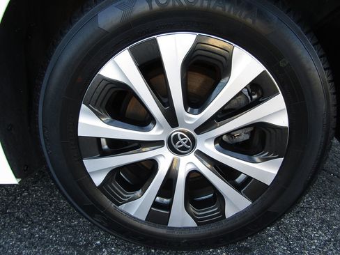 Used 2022 Toyota Corolla LE image 33