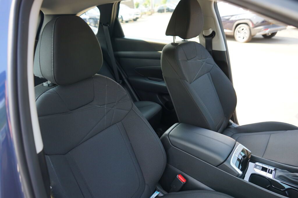 Certified 2025 Hyundai Tucson SE FWD image 27