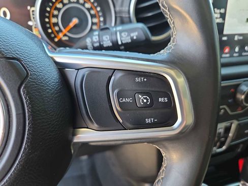 Used 2018 Jeep Wrangler Unlimited Sahara AWD/4WD image 23