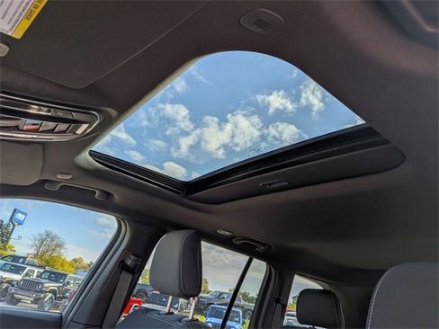 New 2025 Jeep Grand Cherokee Laredo X image 14