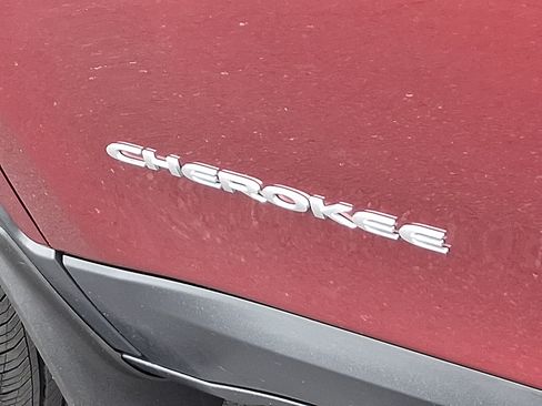 Used 2021 Jeep Cherokee Limited AWD/4WD image 31