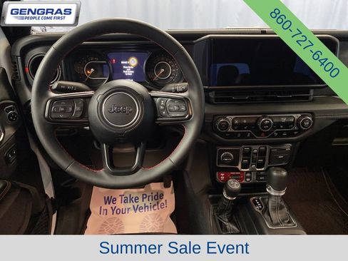 Used 2024 Jeep Gladiator Rubicon AWD/4WD image 29