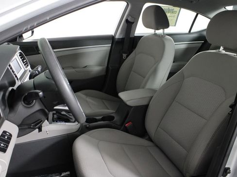 Used 2020 Hyundai Elantra SE image 17