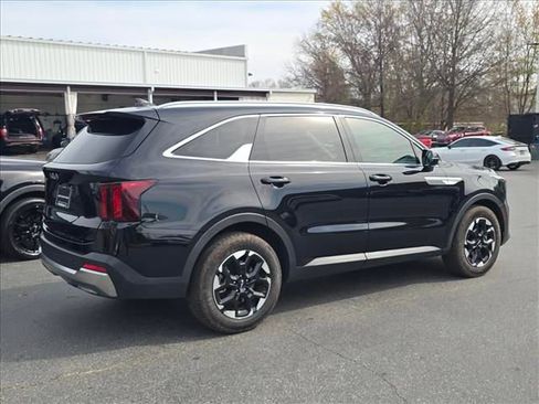 Certified 2025 Kia Sorento S w/ Panoramic Sunroof Package image 3