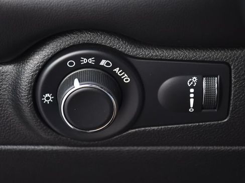 Used 2024 Dodge Durango GT RWD image 19