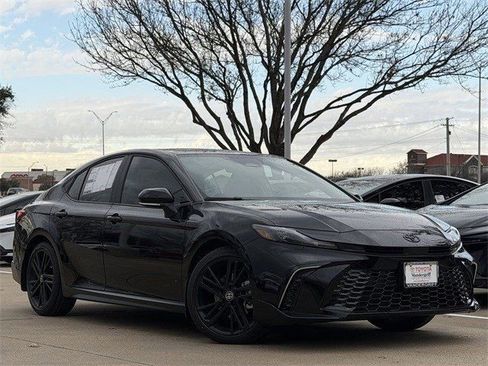 New 2026 Toyota Camry Hybrid image 2