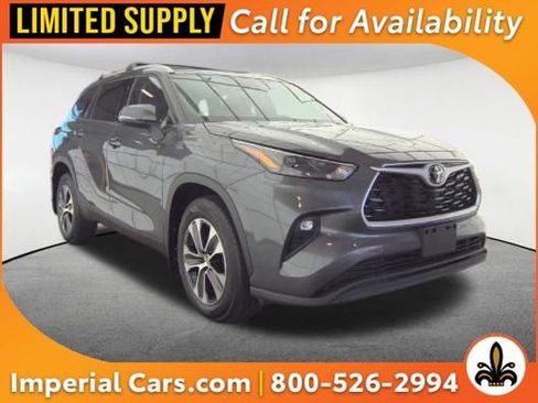 Used 2022 Toyota Highlander XLE image 1