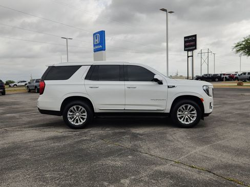 Used 2024 GMC Yukon SLT AWD/4WD image 7