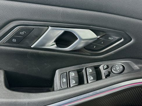 Used 2025 BMW 330i Sedan image 15