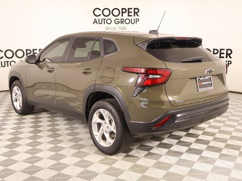 Used 2024 Chevrolet Trax LS w/ LS Convenience Package FWD image 22