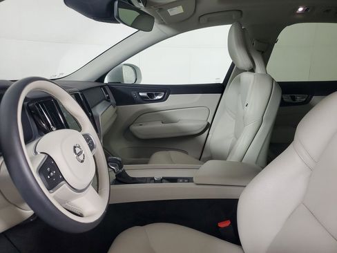 Used 2018 Volvo XC60 T5 Momentum w/ Vision Package image 24