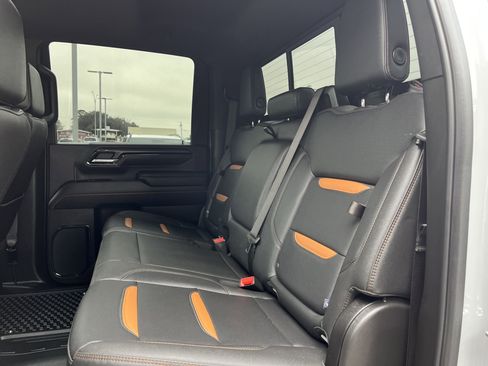 Used 2025 GMC Sierra 2500 AT4 w/ AT4 Premium Plus Package image 12