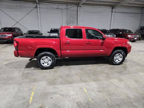 Used 2020 Toyota Tacoma SR AWD/4WD image 16