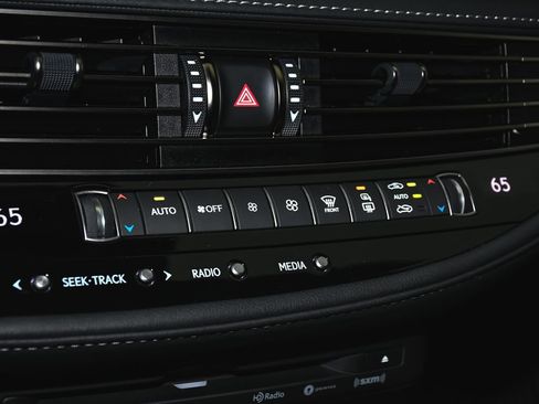 Used 2022 Lexus LS 500h AWD w/ Luxury Package image 38