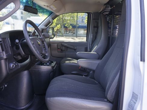 Used 2021 Chevrolet Express 2500 w/ Driver Convenience Package image 16