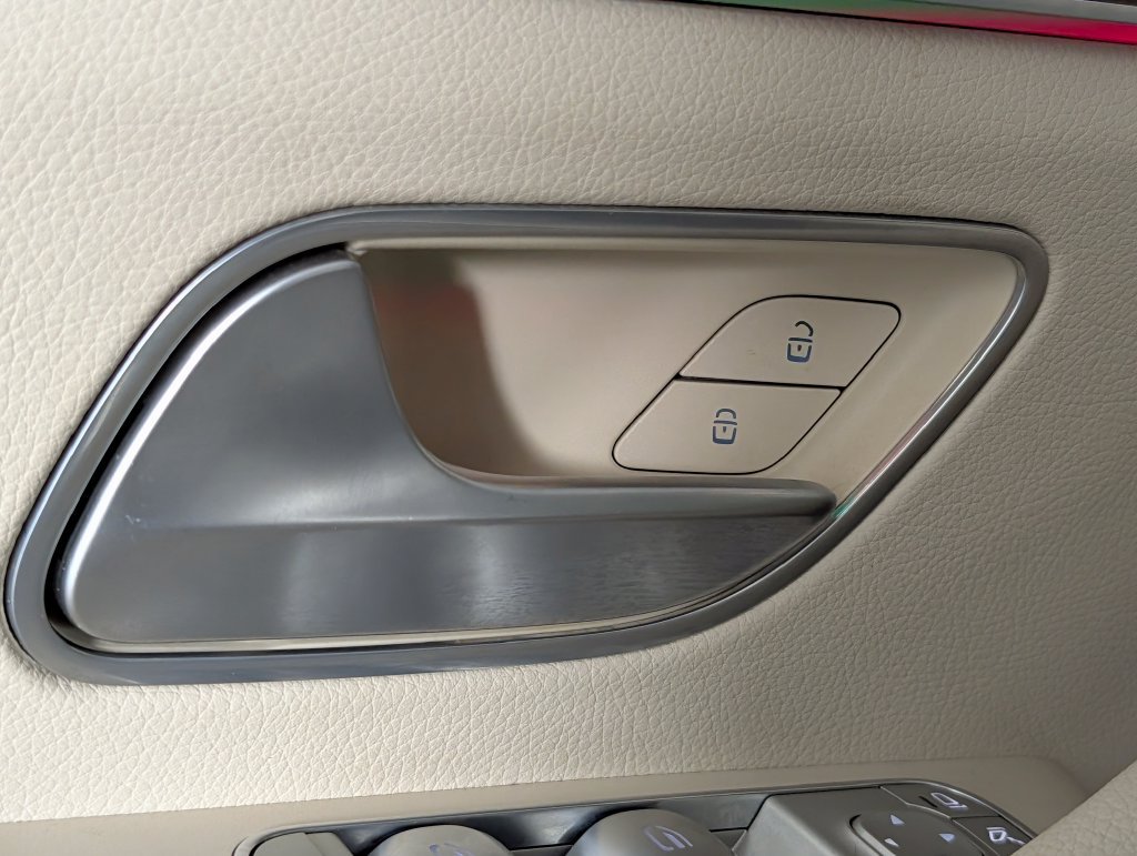 Used 2023 Mercedes-Benz GLS 450 4MATIC image 28