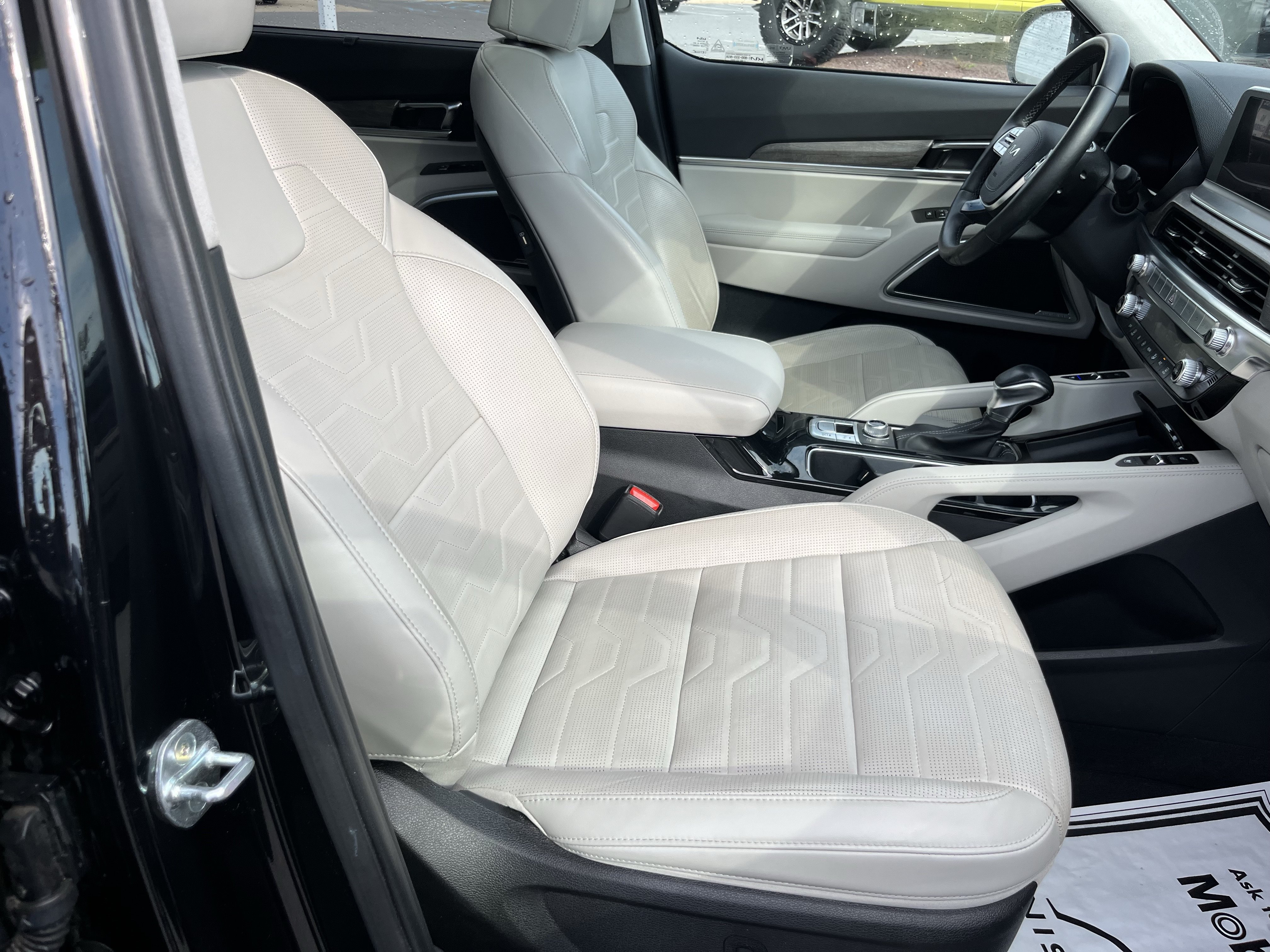 Used 2022 Kia Telluride SX w/ SX Prestige Package AWD/4WD image 3