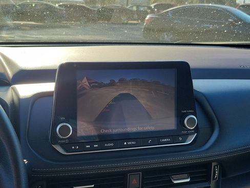 Used 2023 Nissan Rogue SV image 22