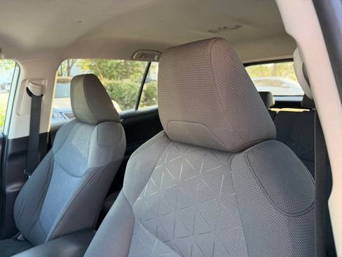 Used 2020 Toyota RAV4 XLE FWD image 13