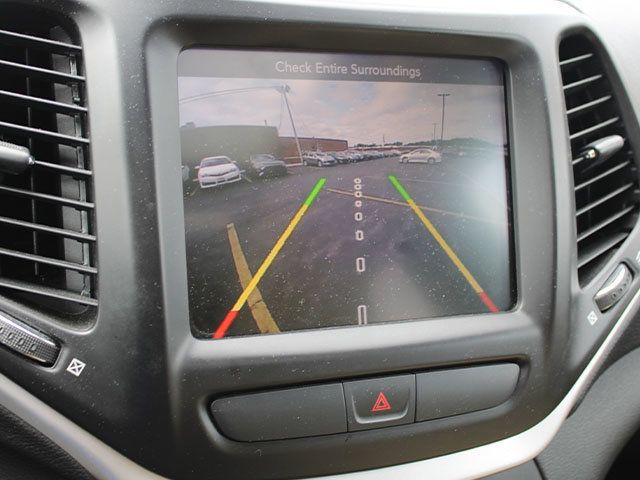 Used 2016 Jeep Cherokee Limited FWD image 12