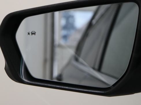 Used 2020 Chevrolet Equinox LT w/ Driver Convenience Package image 22