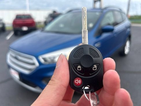 Used 2018 Ford Escape SE w/ Ford Safe & Smart Package FWD image 44