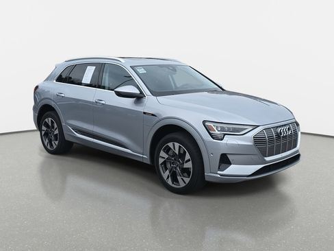 Used 2023 Audi e-tron Premium Plus w/ Premium Plus Package image 3