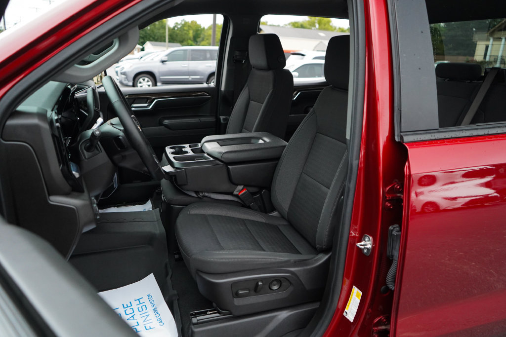 Used 2024 Chevrolet Silverado 1500 LT AWD/4WD image 6