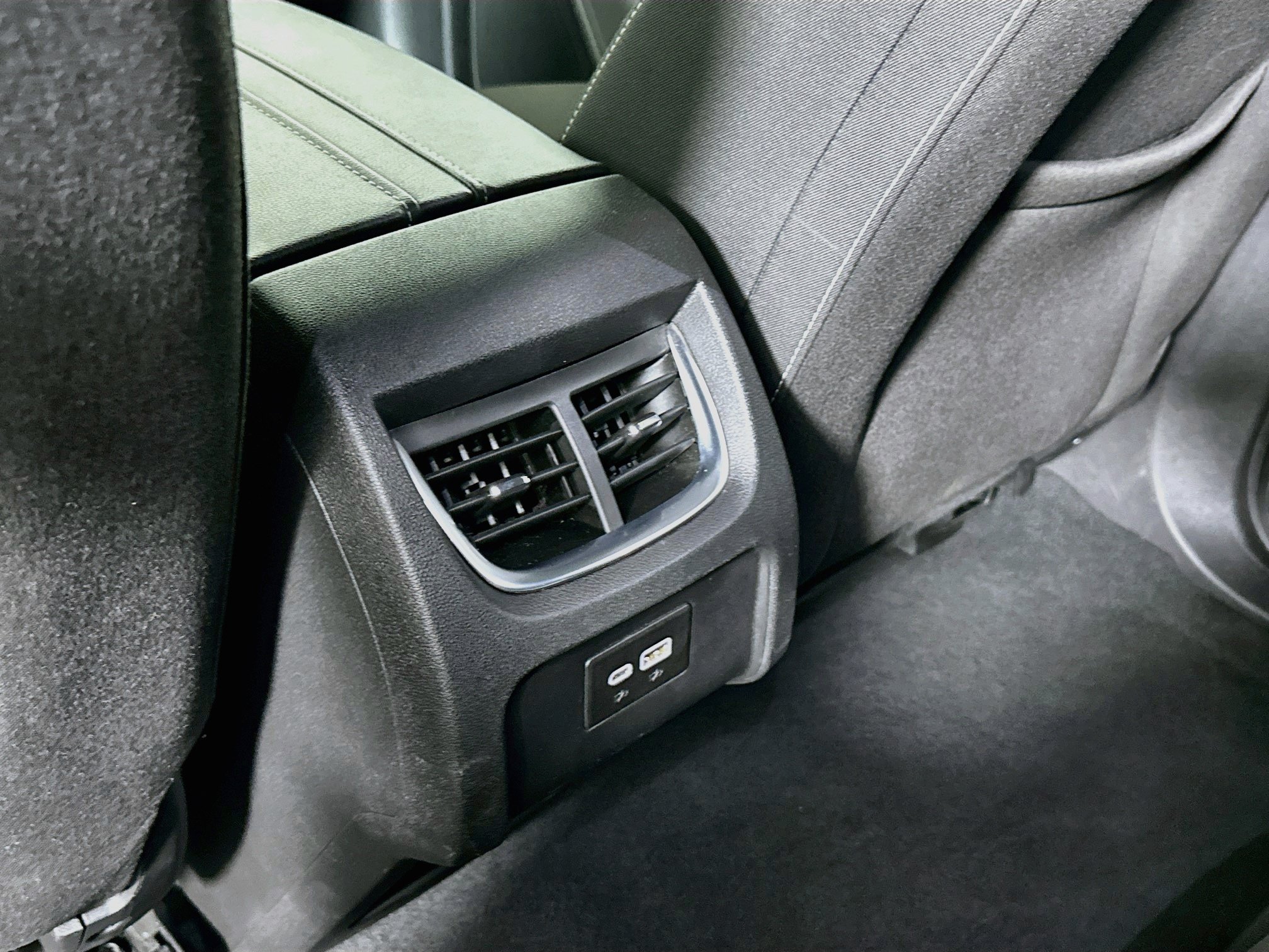 Used 2025 Chevrolet Blazer LT FWD image 27