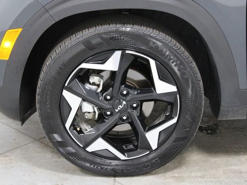 Used 2025 Kia Seltos S image 17