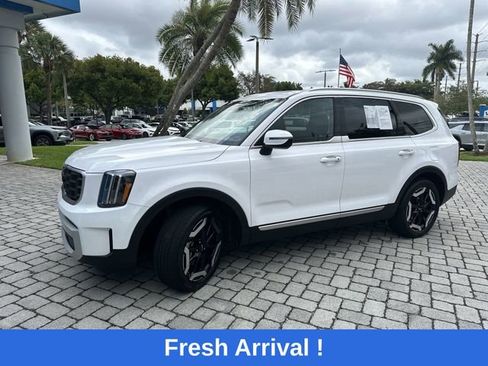 Used 2025 Kia Telluride S FWD image 14