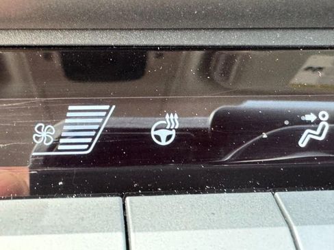 Used 2025 Toyota Camry LE w/ Convenience Package image 22