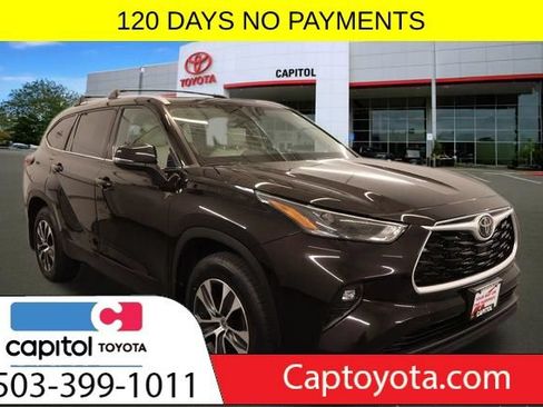 Used 2022 Toyota Highlander XLE AWD/4WD image 1