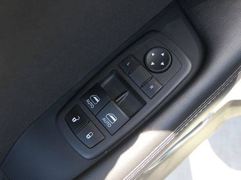 Used 2022 Dodge Challenger SXT RWD image 13