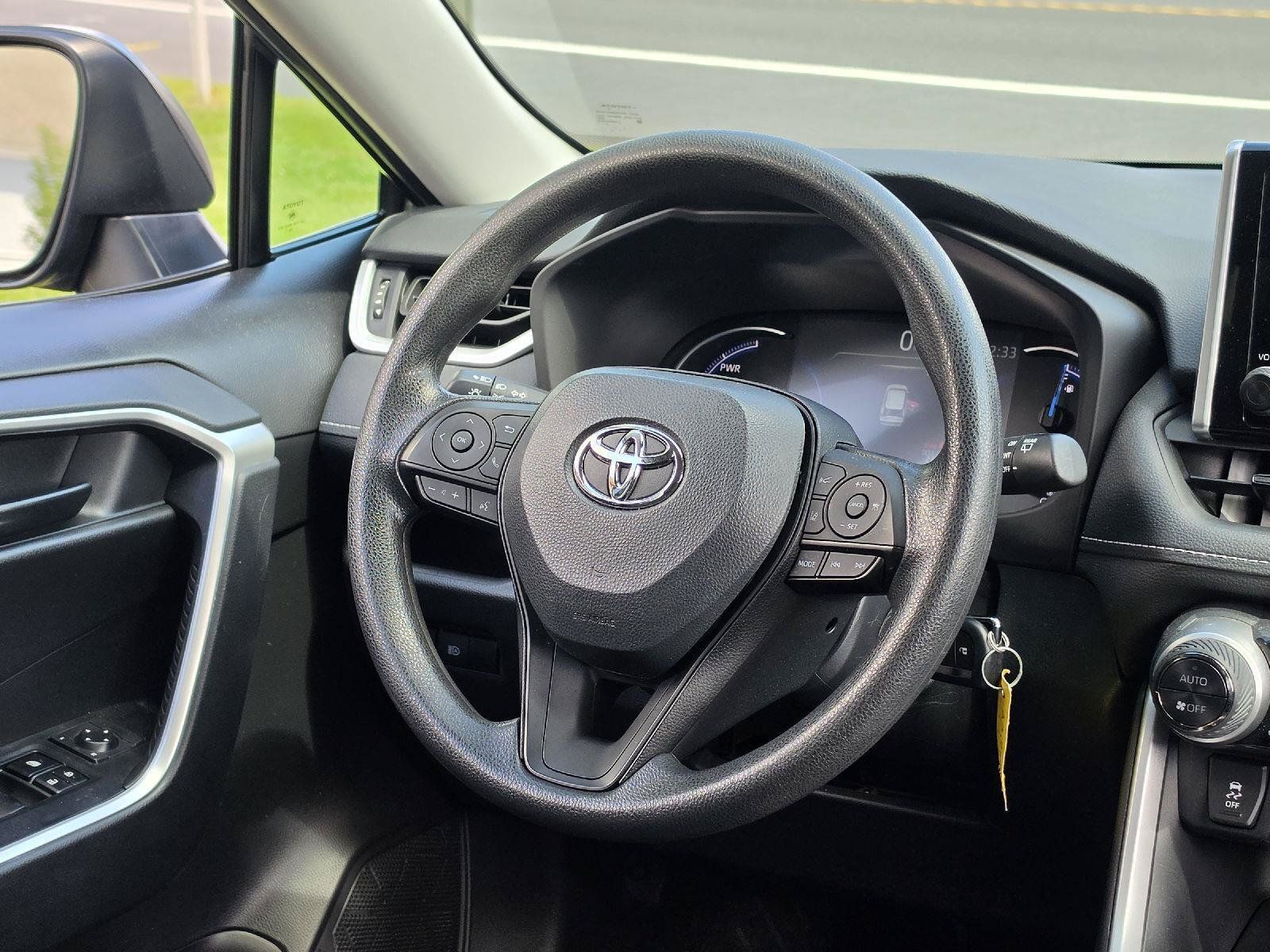 Used 2024 Toyota RAV4 LE AWD/4WD image 21