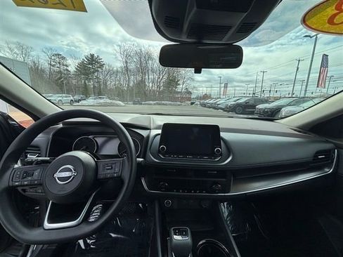 Used 2023 Nissan Rogue SV image 5